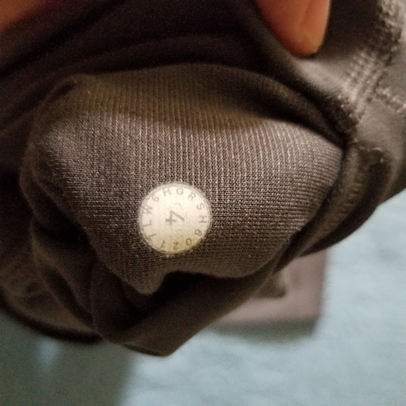 LULULEMON Dark Carbon Align Crops 19" Sz 4 - Picture 4 of 4